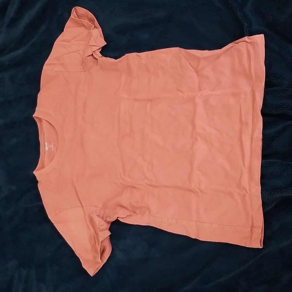 Uniqlo salmon color shirt